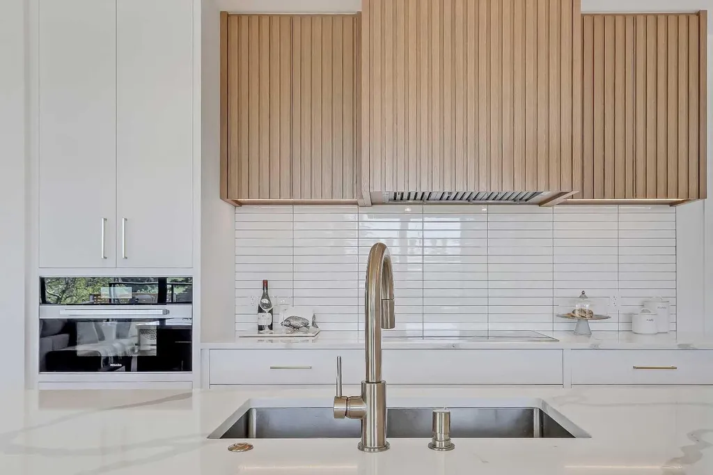 159 Rosery Drive NW Calgary AB T2K 1L8