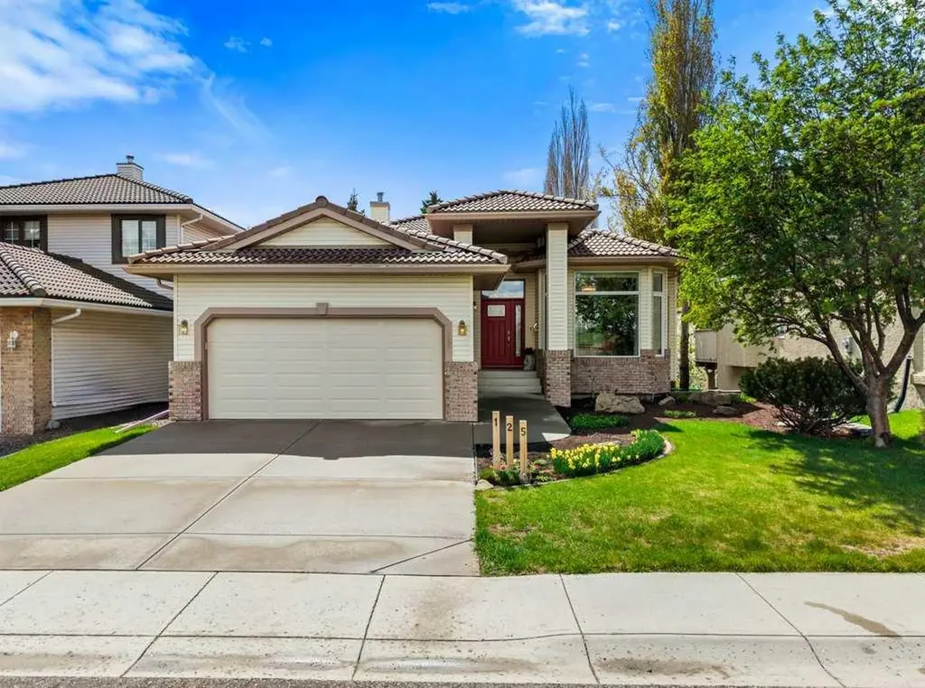 125 Woodpark Close SW Calgary AB T2W 6H1