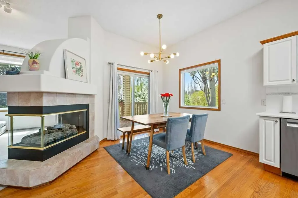 125 Woodpark Close SW Calgary AB T2W 6H1