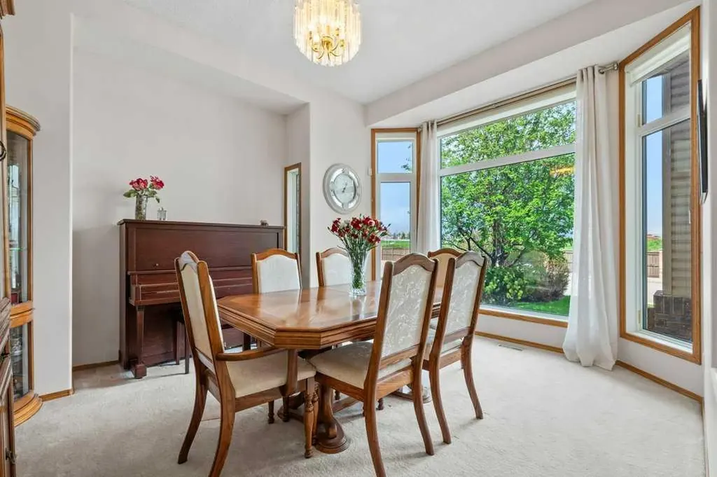 125 Woodpark Close SW Calgary AB T2W 6H1
