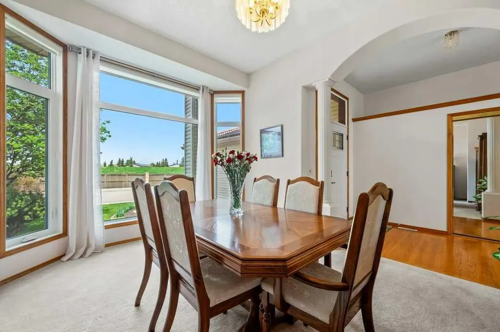 125 Woodpark Close SW Calgary AB T2W 6H1