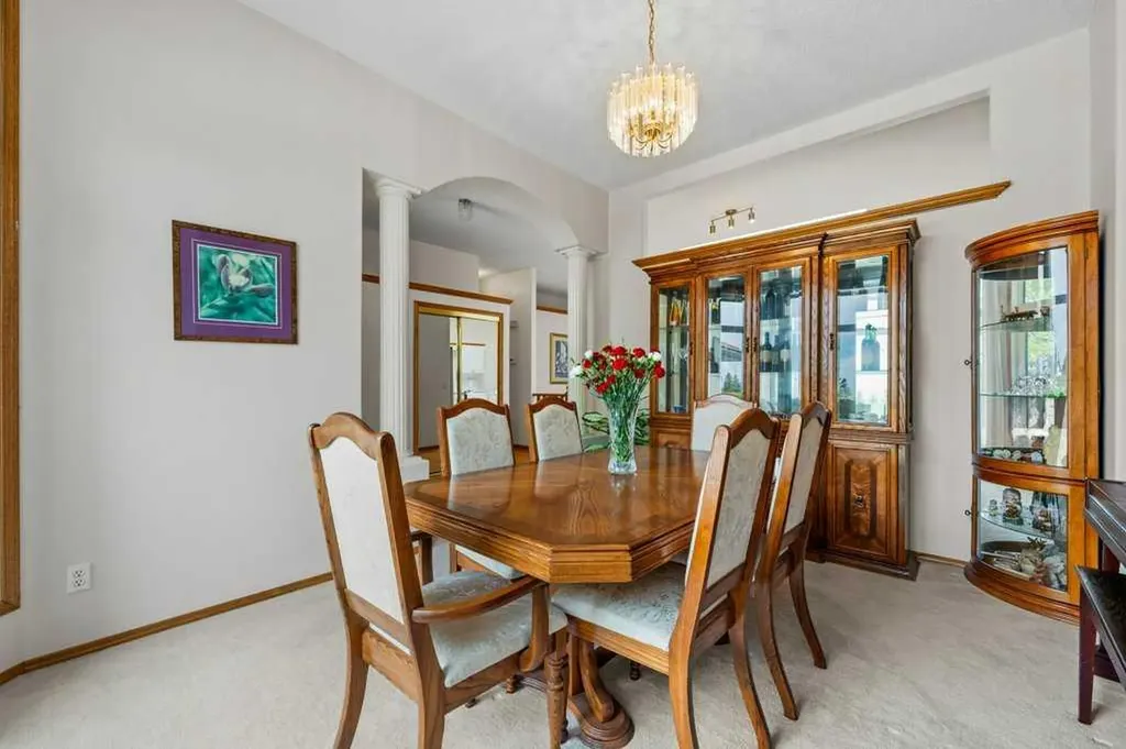 125 Woodpark Close SW Calgary AB T2W 6H1