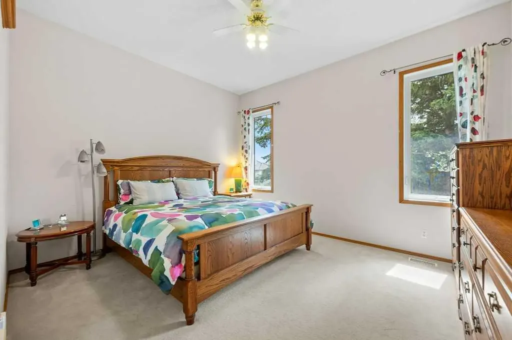 125 Woodpark Close SW Calgary AB T2W 6H1