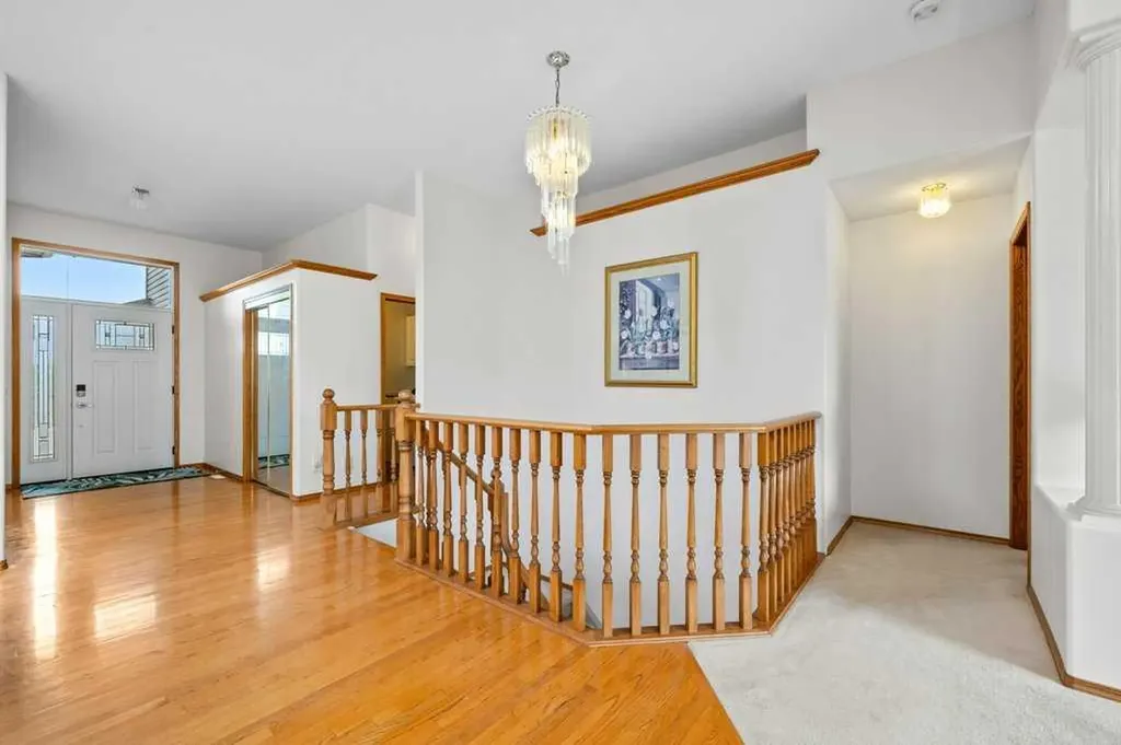 125 Woodpark Close SW Calgary AB T2W 6H1