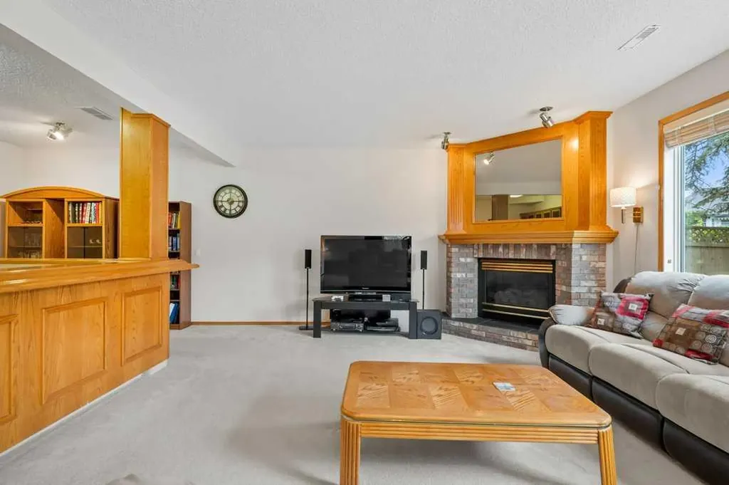 125 Woodpark Close SW Calgary AB T2W 6H1