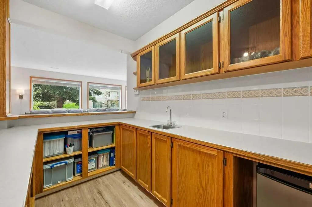 125 Woodpark Close SW Calgary AB T2W 6H1