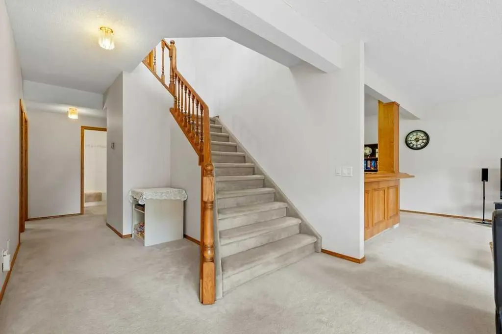 125 Woodpark Close SW Calgary AB T2W 6H1