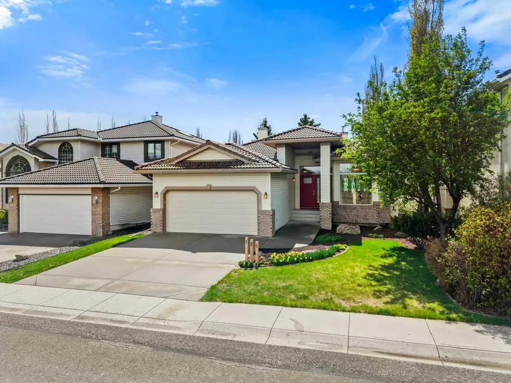 125 Woodpark Close SW Calgary AB T2W 6H1