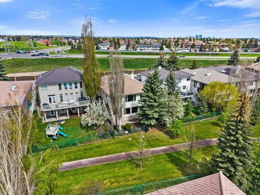 125 Woodpark Close SW Calgary AB T2W 6H1