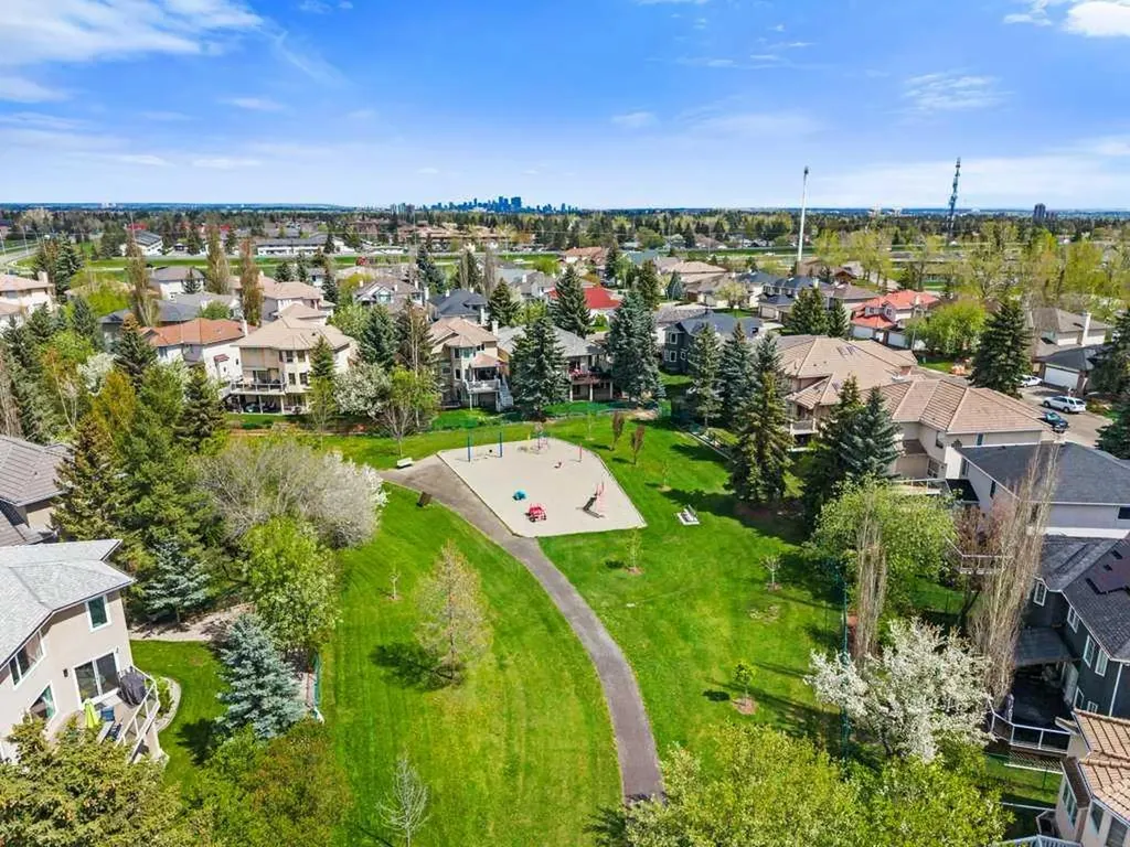 125 Woodpark Close SW Calgary AB T2W 6H1