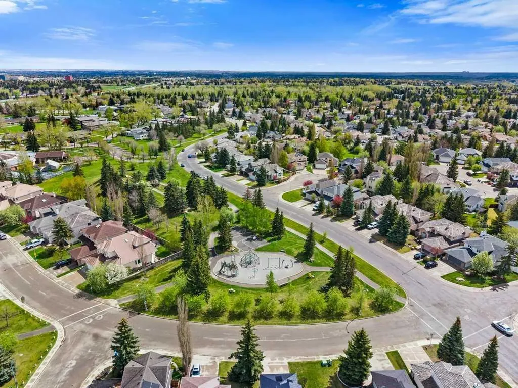 125 Woodpark Close SW Calgary AB T2W 6H1