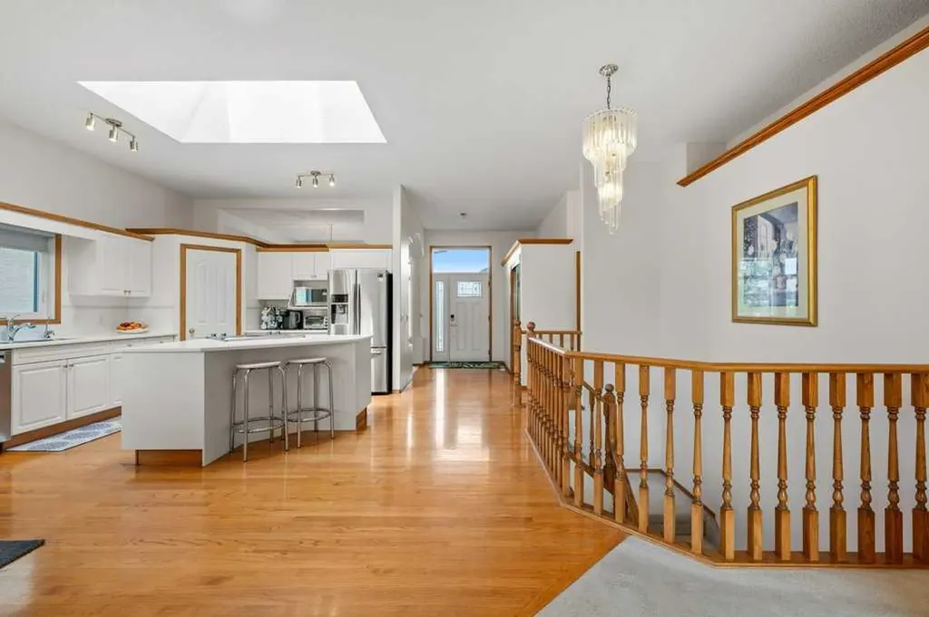 125 Woodpark Close SW Calgary AB T2W 6H1