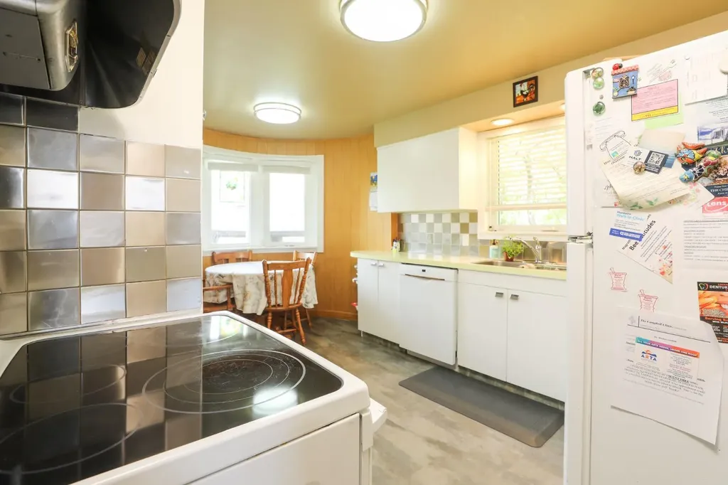 25 W 1 Avenue S Magrath AB T0K 1J0