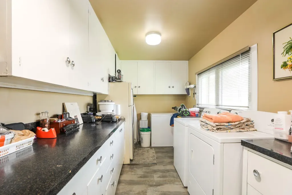 25 W 1 Avenue S Magrath AB T0K 1J0