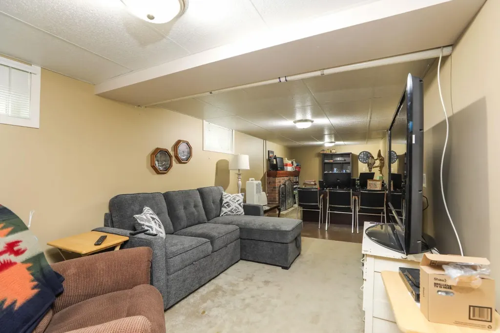 25 W 1 Avenue S Magrath AB T0K 1J0