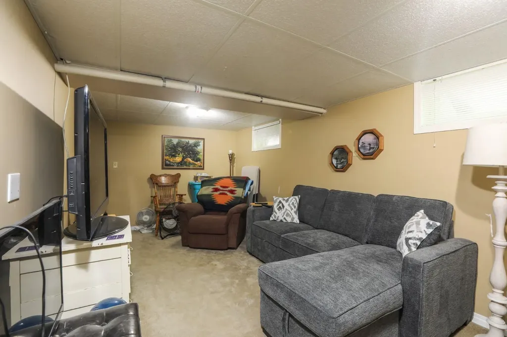 25 W 1 Avenue S Magrath AB T0K 1J0