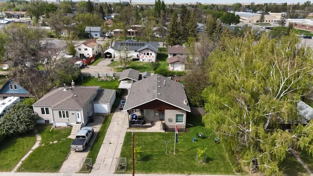 25 W 1 Avenue S Magrath AB T0K 1J0