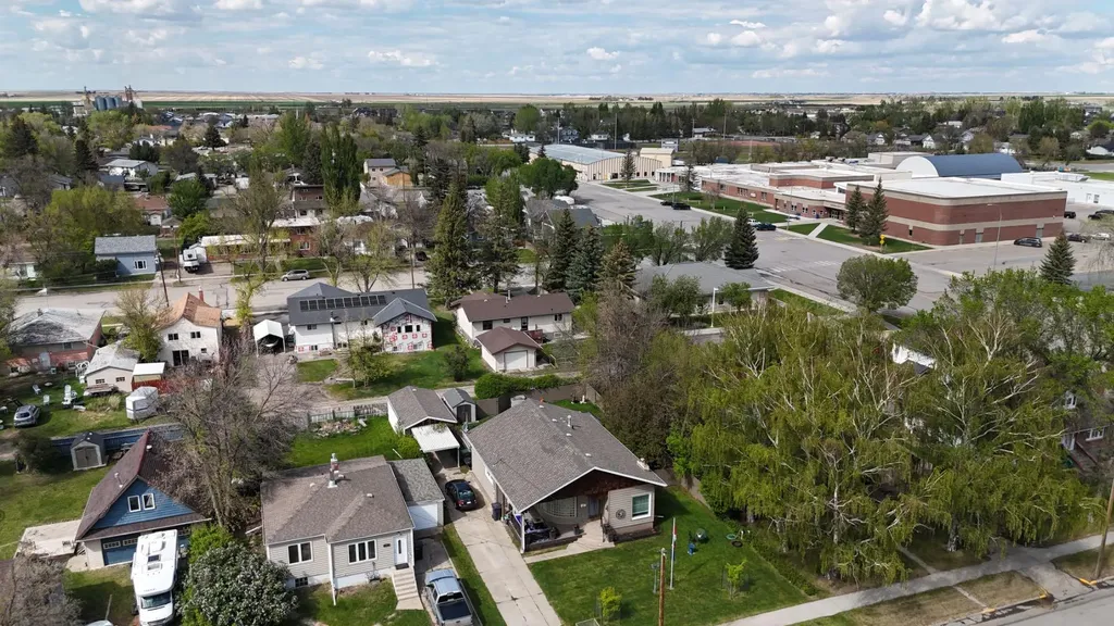 25 W 1 Avenue S Magrath AB T0K 1J0