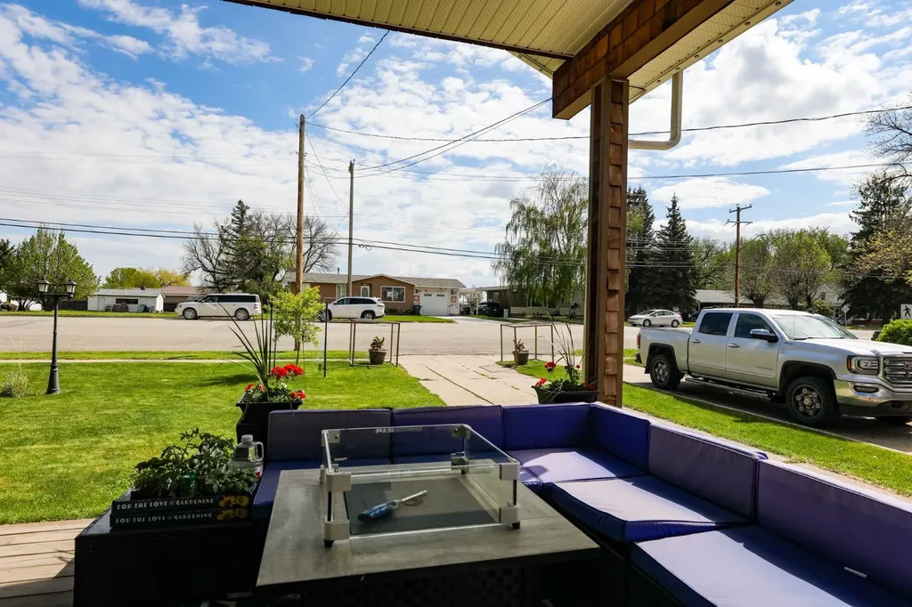 25 W 1 Avenue S Magrath AB T0K 1J0