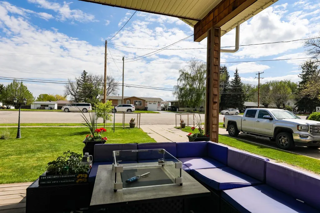 25 W 1 Avenue S Magrath AB T0K 1J0