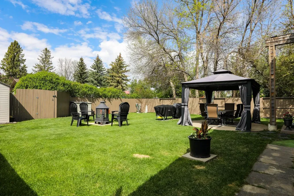 25 W 1 Avenue S Magrath AB T0K 1J0