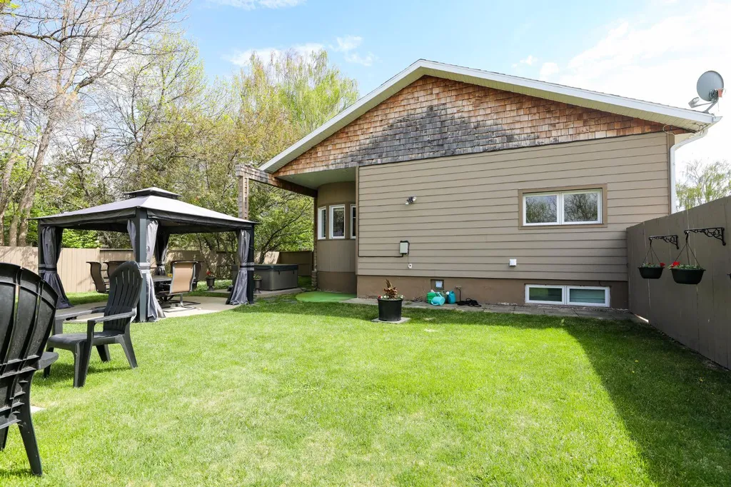 25 W 1 Avenue S Magrath AB T0K 1J0
