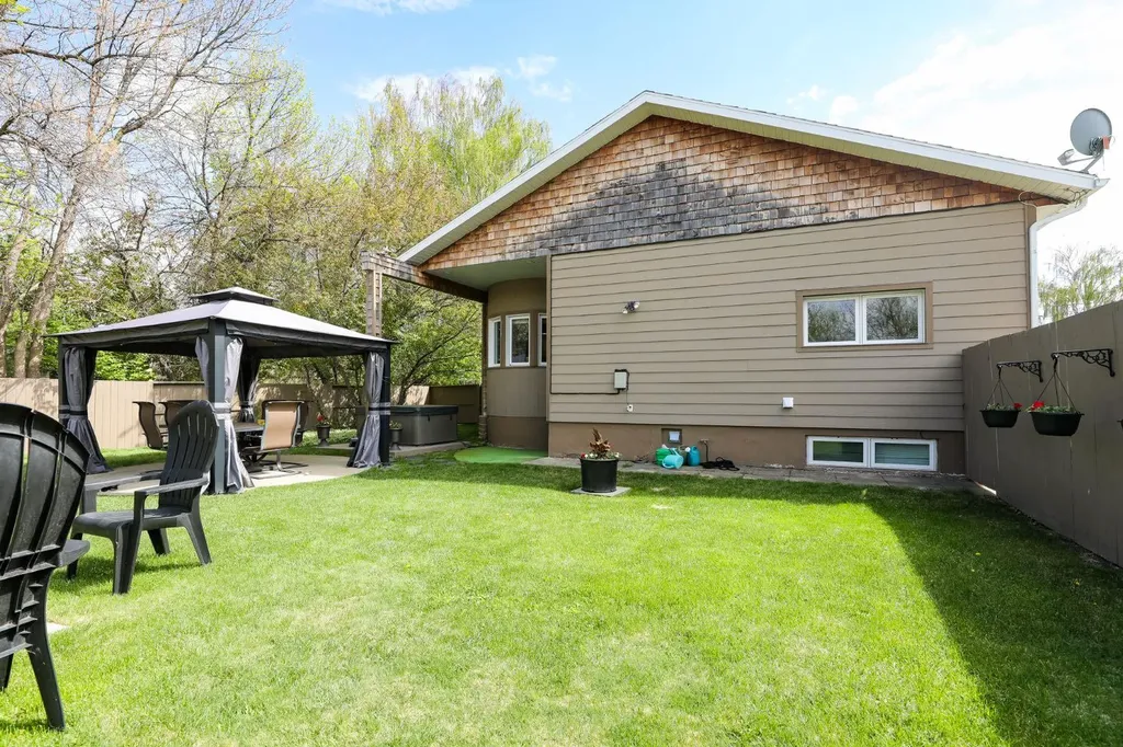 25 W 1 Avenue S Magrath AB T0K 1J0