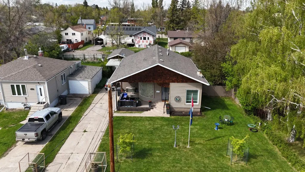 25 W 1 Avenue S Magrath AB T0K 1J0