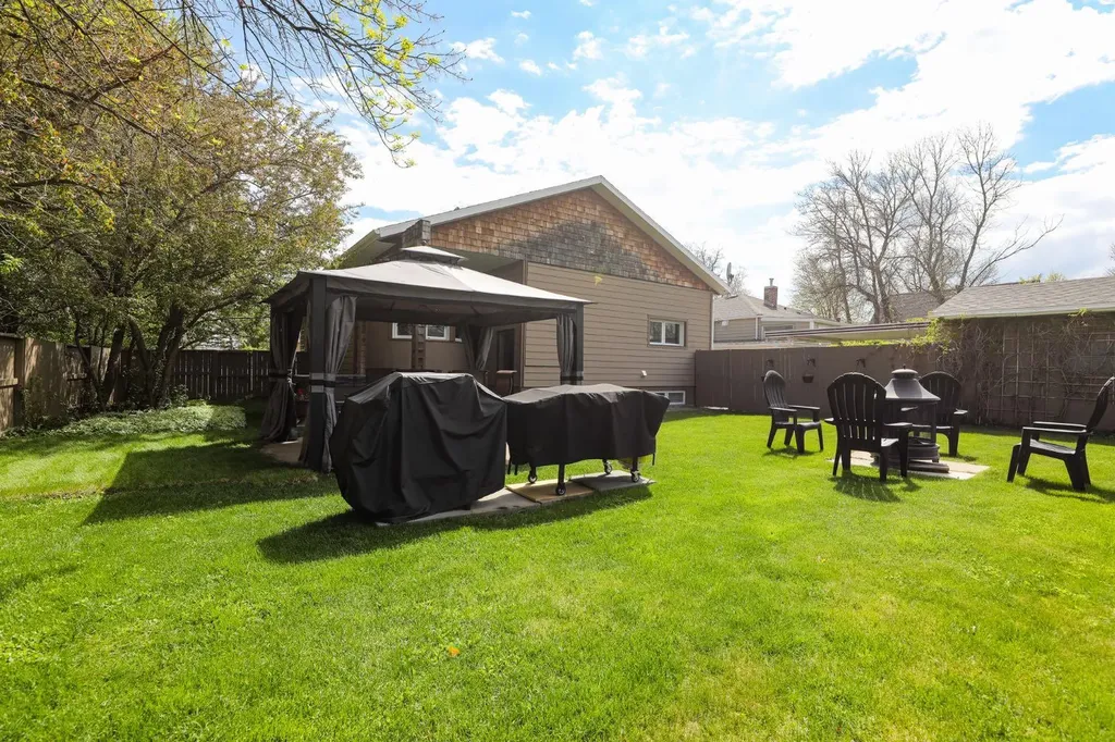 25 W 1 Avenue S Magrath AB T0K 1J0