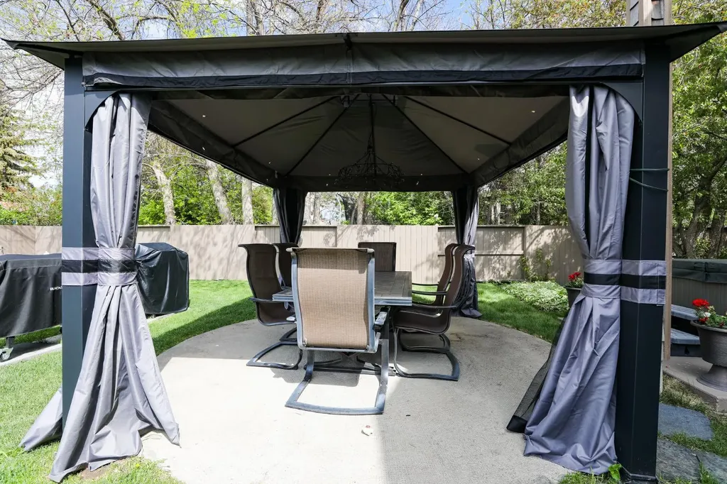 25 W 1 Avenue S Magrath AB T0K 1J0
