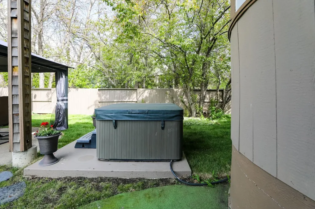 25 W 1 Avenue S Magrath AB T0K 1J0