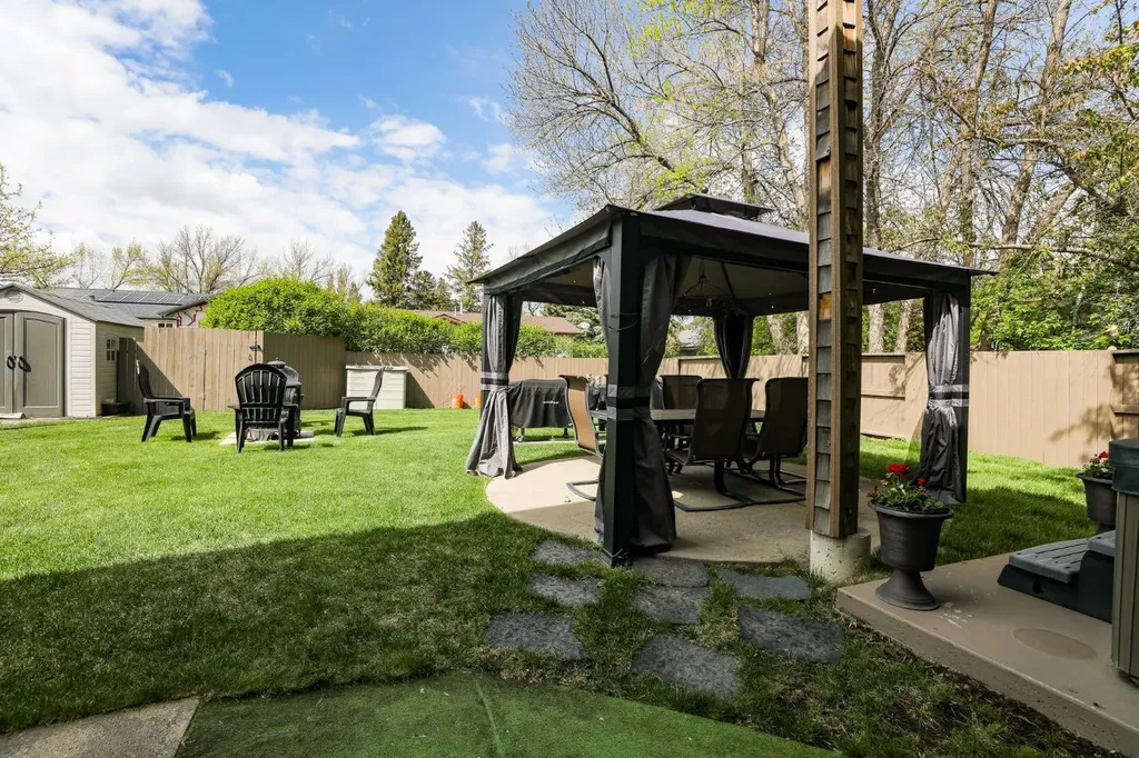 25 W 1 Avenue S Magrath AB T0K 1J0