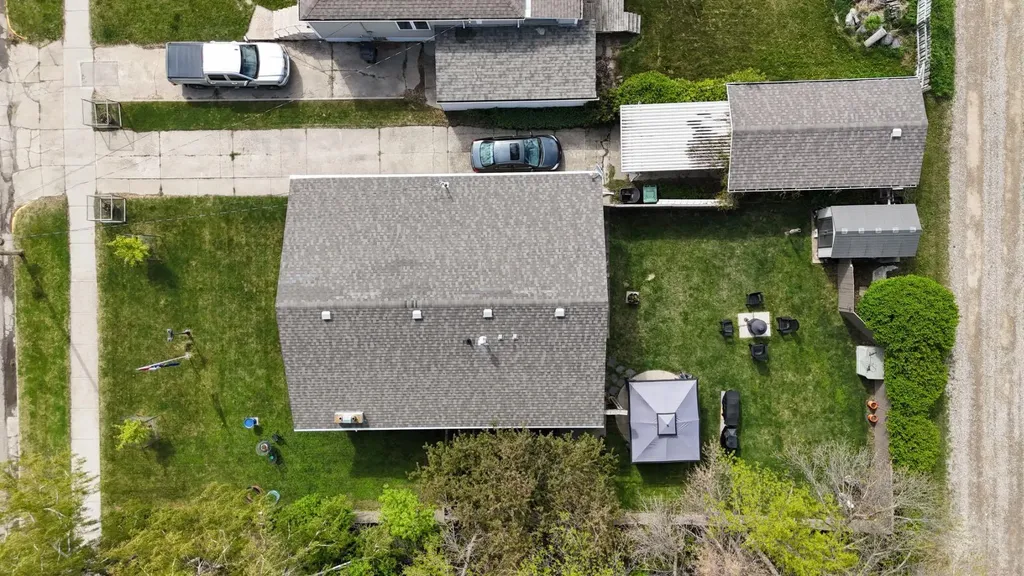 25 W 1 Avenue S Magrath AB T0K 1J0