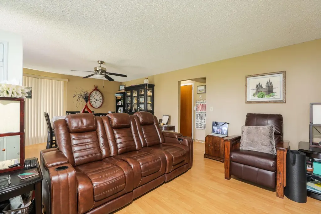 25 W 1 Avenue S Magrath AB T0K 1J0