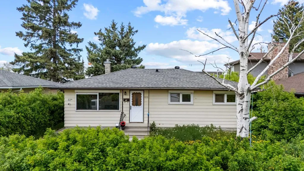 616 34 Avenue NE Calgary AB T2E 2K2