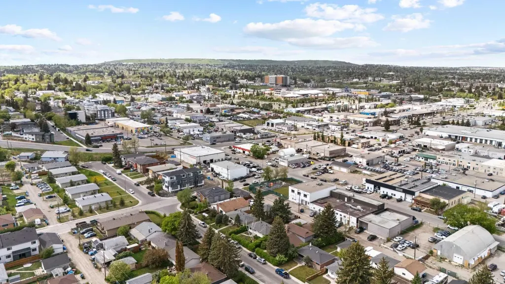 616 34 Avenue NE Calgary AB T2E 2K2
