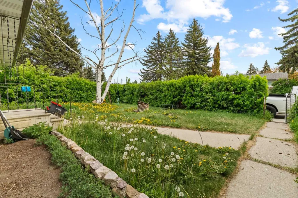 616 34 Avenue NE Calgary AB T2E 2K2