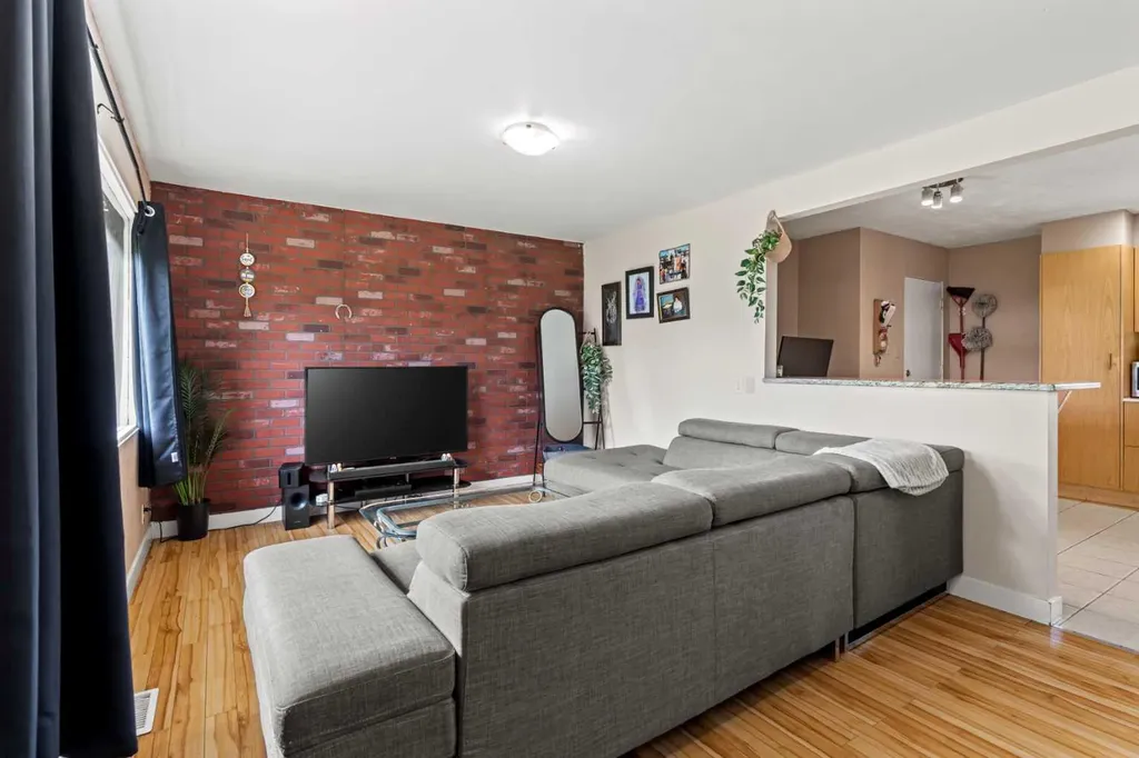 616 34 Avenue NE Calgary AB T2E 2K2