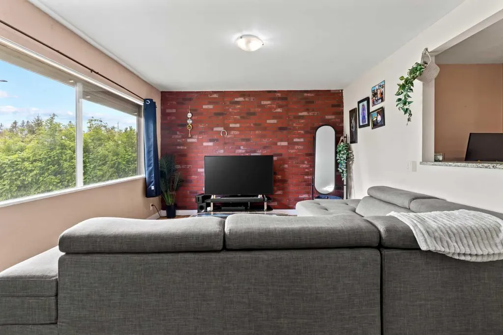 616 34 Avenue NE Calgary AB T2E 2K2