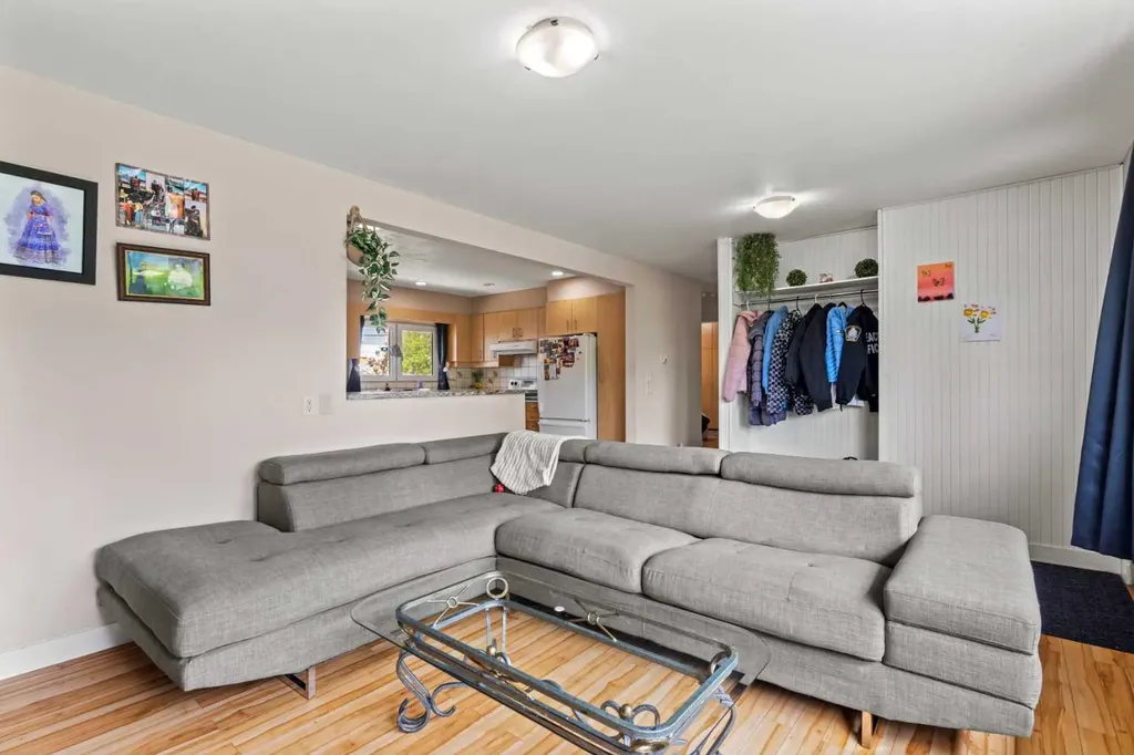 616 34 Avenue NE Calgary AB T2E 2K2