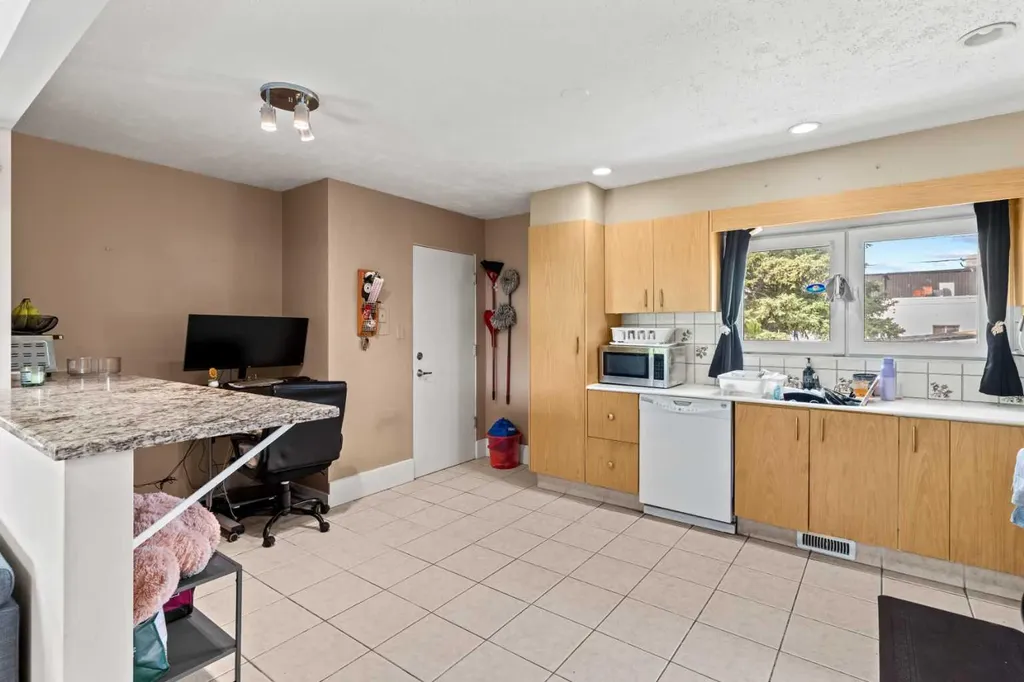 616 34 Avenue NE Calgary AB T2E 2K2