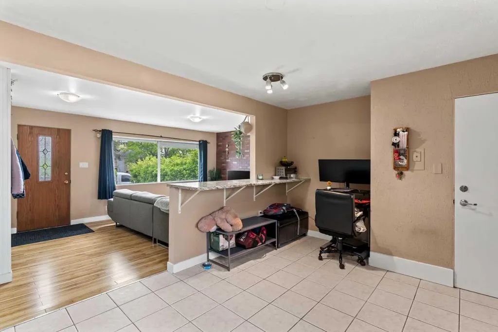616 34 Avenue NE Calgary AB T2E 2K2