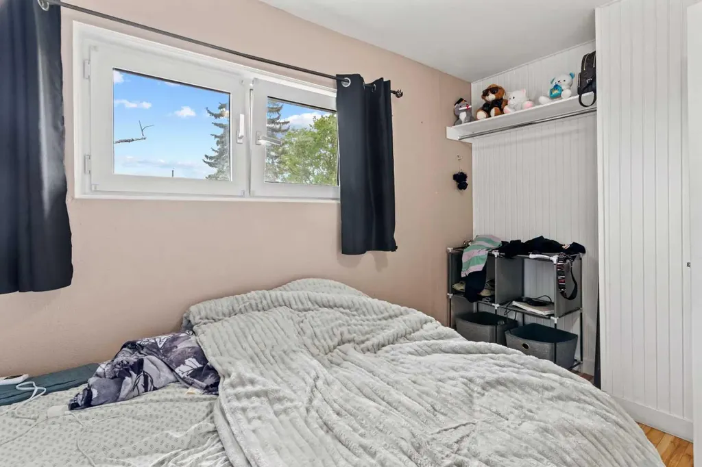 616 34 Avenue NE Calgary AB T2E 2K2