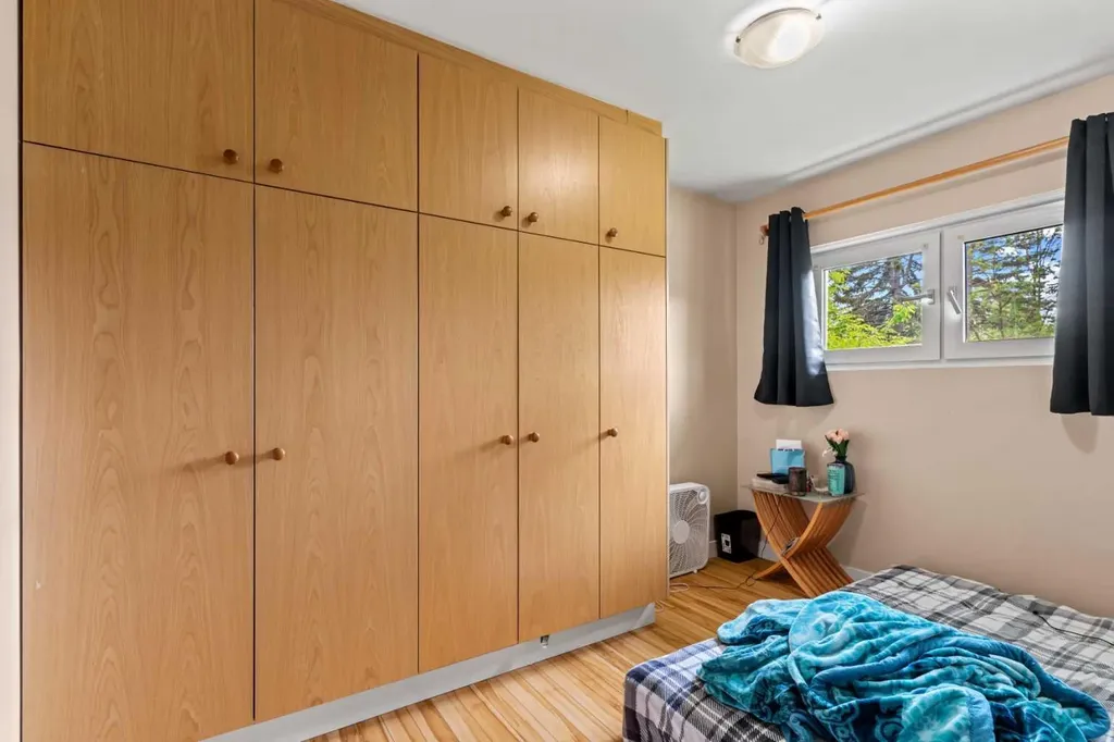 616 34 Avenue NE Calgary AB T2E 2K2