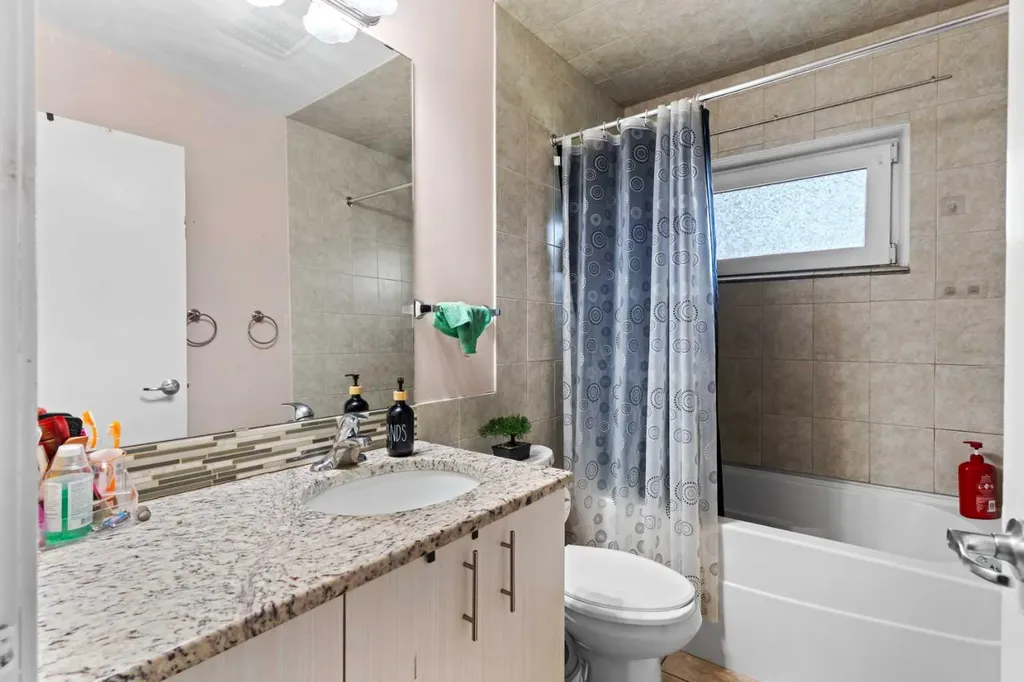 616 34 Avenue NE Calgary AB T2E 2K2