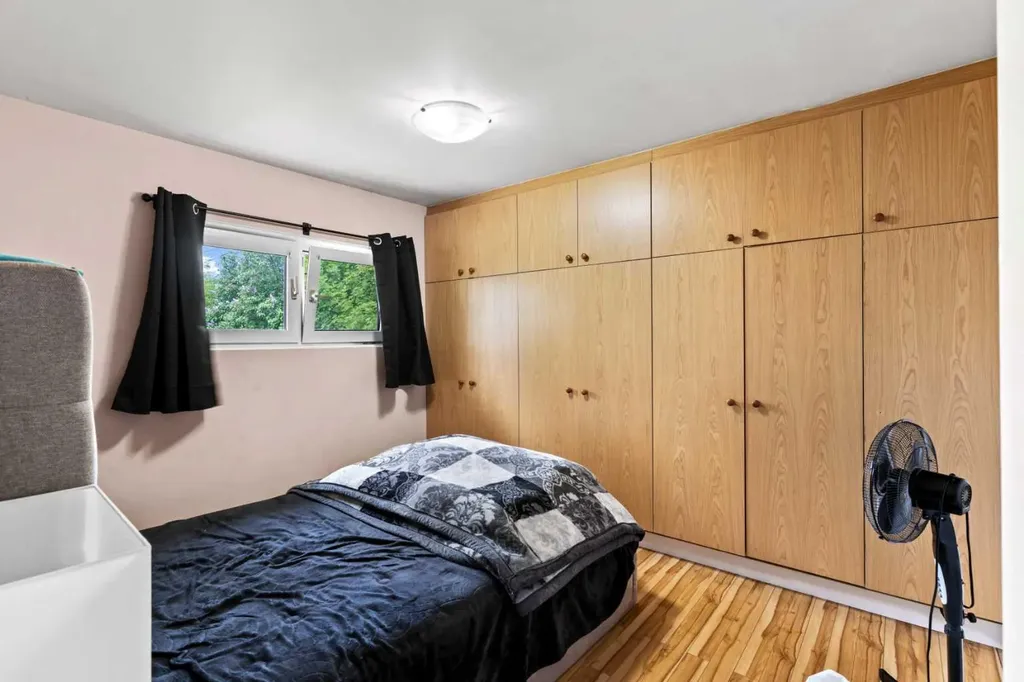 616 34 Avenue NE Calgary AB T2E 2K2