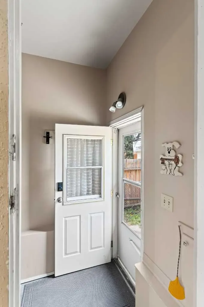 616 34 Avenue NE Calgary AB T2E 2K2
