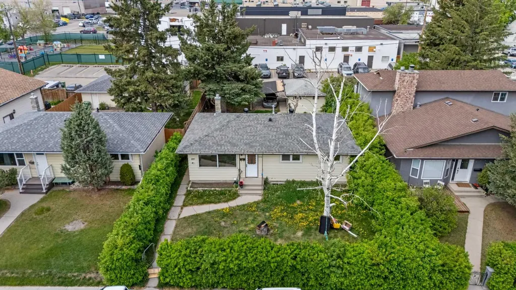 616 34 Avenue NE Calgary AB T2E 2K2