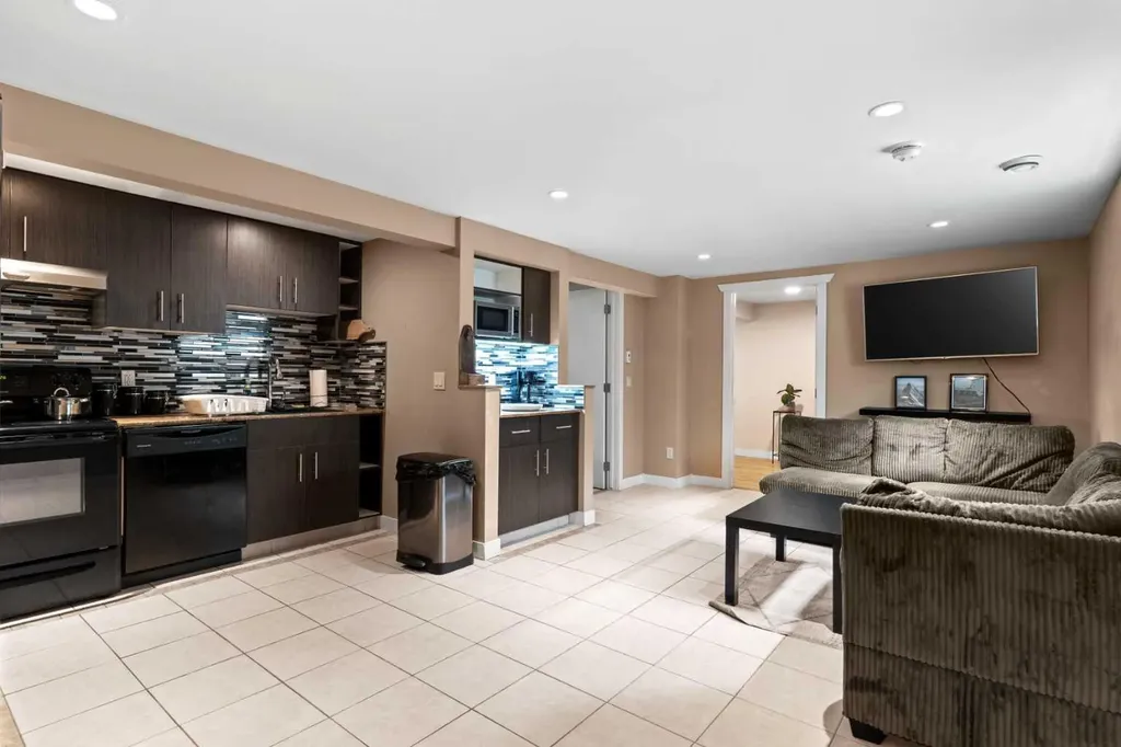 616 34 Avenue NE Calgary AB T2E 2K2