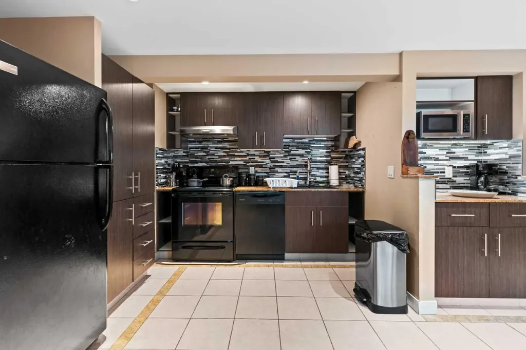 616 34 Avenue NE Calgary AB T2E 2K2